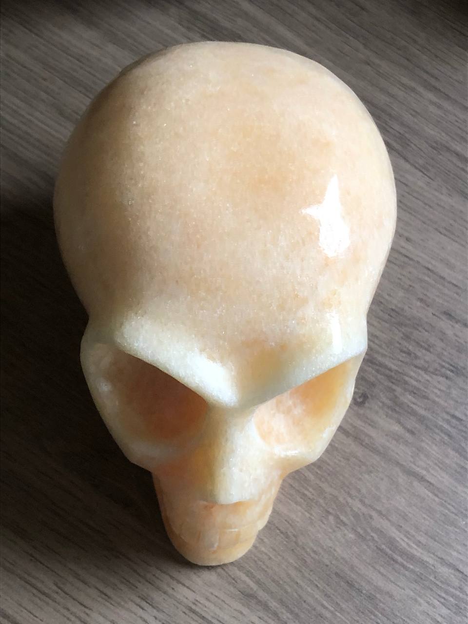 Crâne de cristal stellaire en calcite jaune