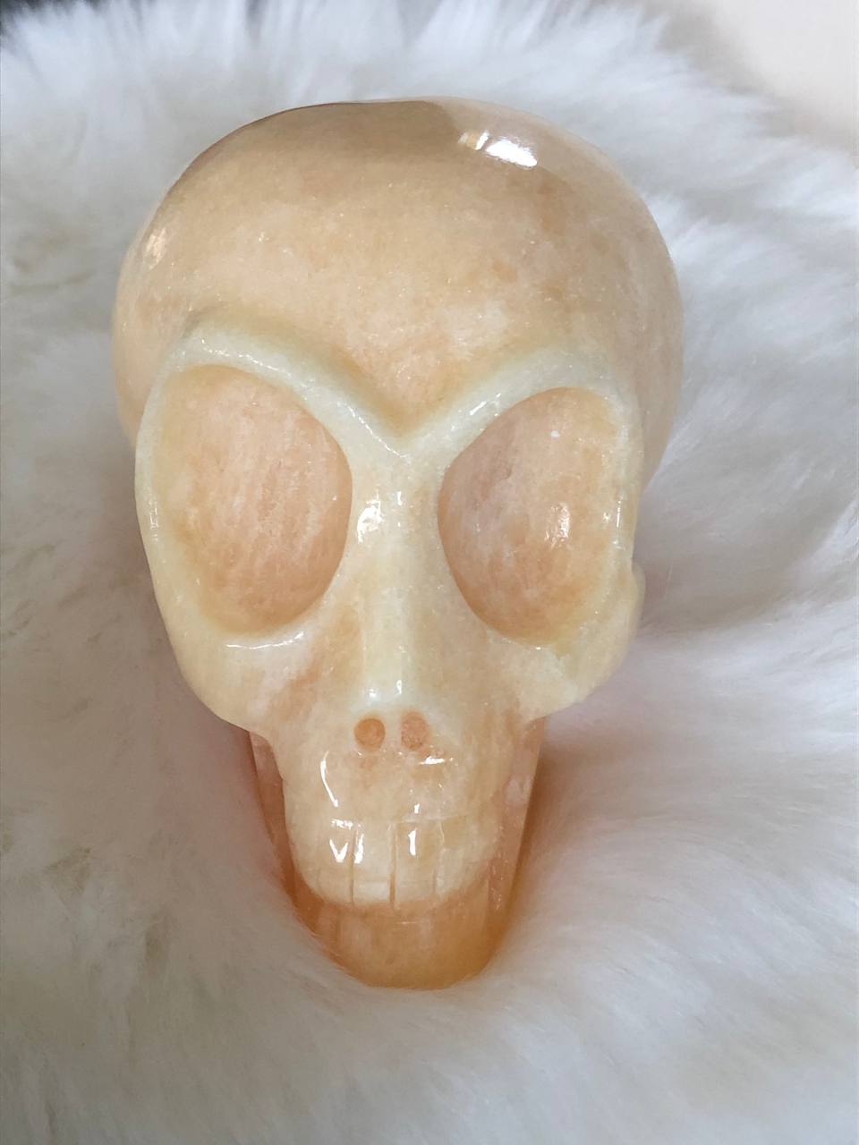 Crâne de cristal stellaire en calcite jaune