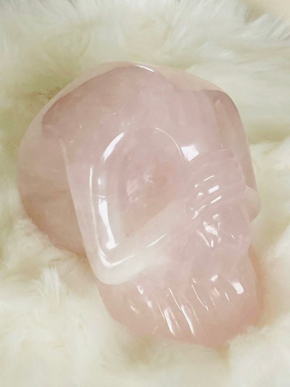 Crâne de cristal en quartz rose