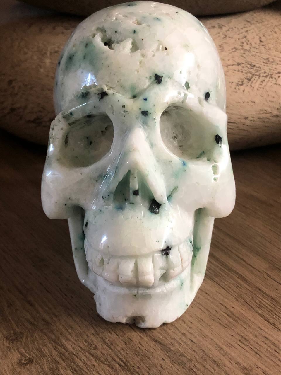 Crâne de cristal en quartz et chrysocolle