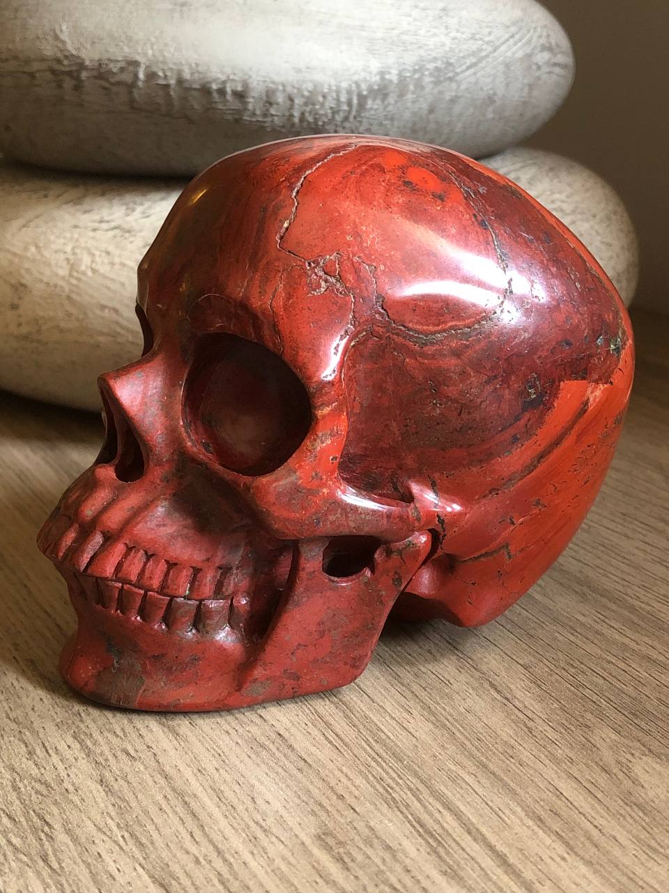 Crâne en jaspe rouge