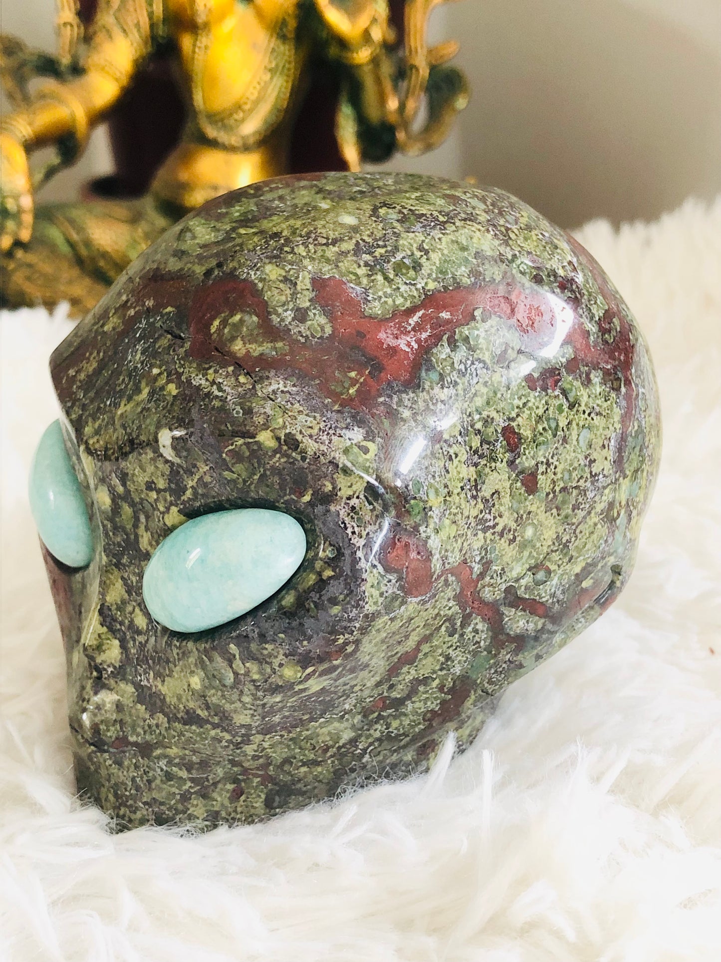 Crâne stellaire en jaspe sang de dragon et amazonite
