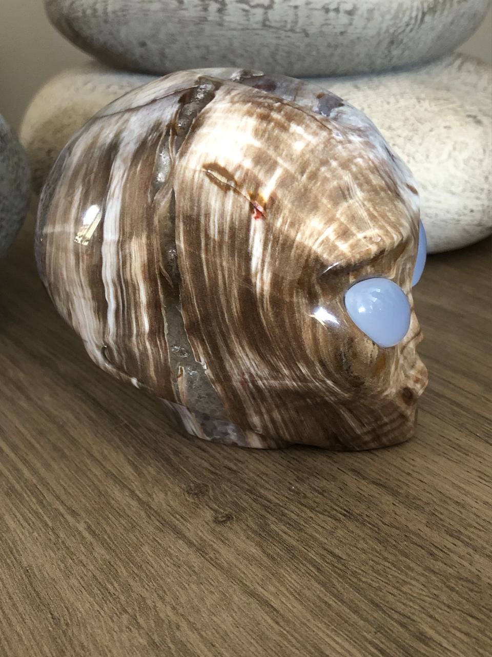 Crâne de cristal stellaire en jaspe orbiculaire et calcédoine