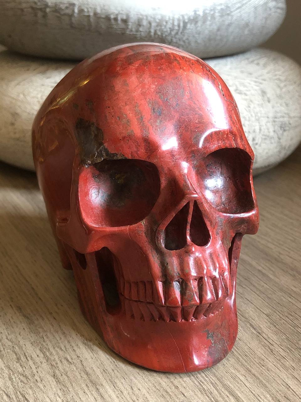 Crâne en jaspe rouge