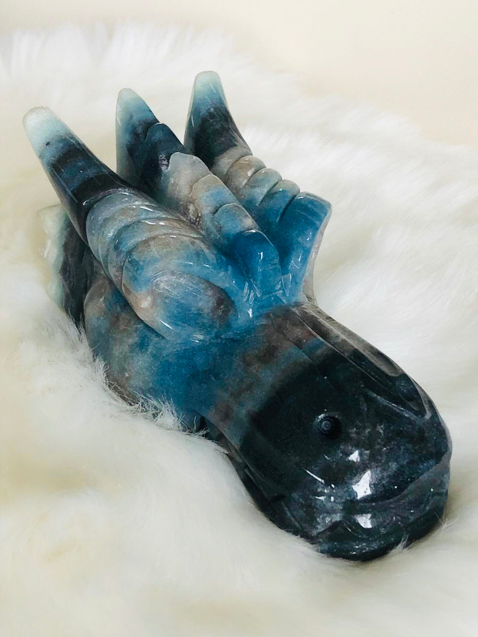 Crâne de dragon de cristal en trolleite