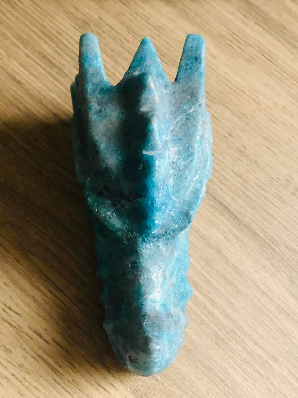Crâne de cristal de dragon en apatite