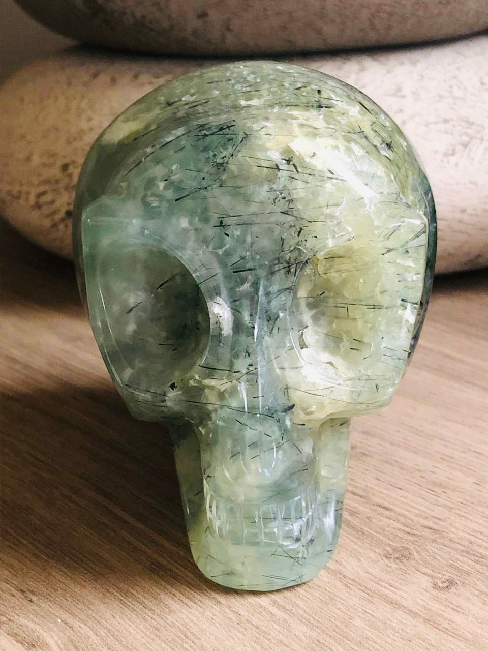 Crâne de cristal stellaire en prehnite