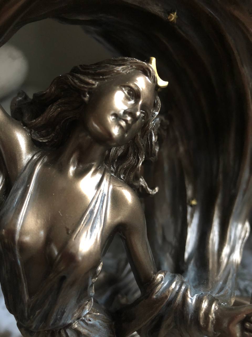 Statue déesse de la nuit Nyx