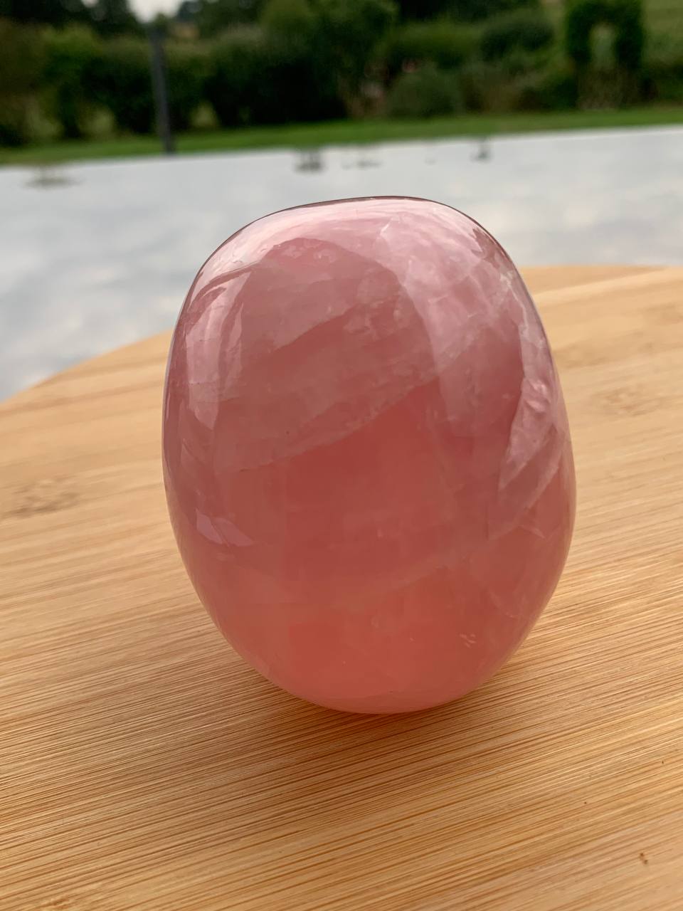 Crâne de cristal en quartz rose