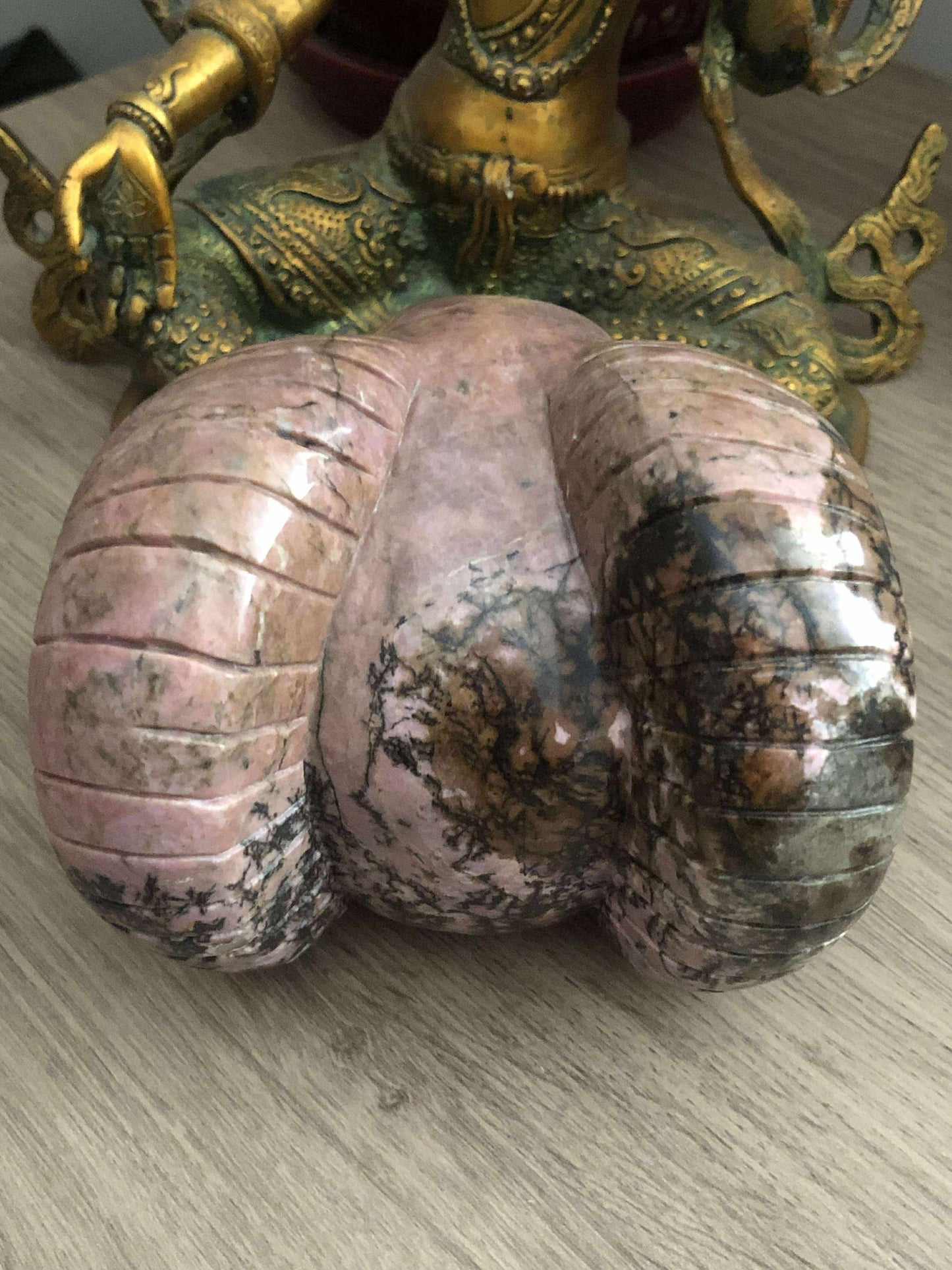Crâne de cristal en rhodonite