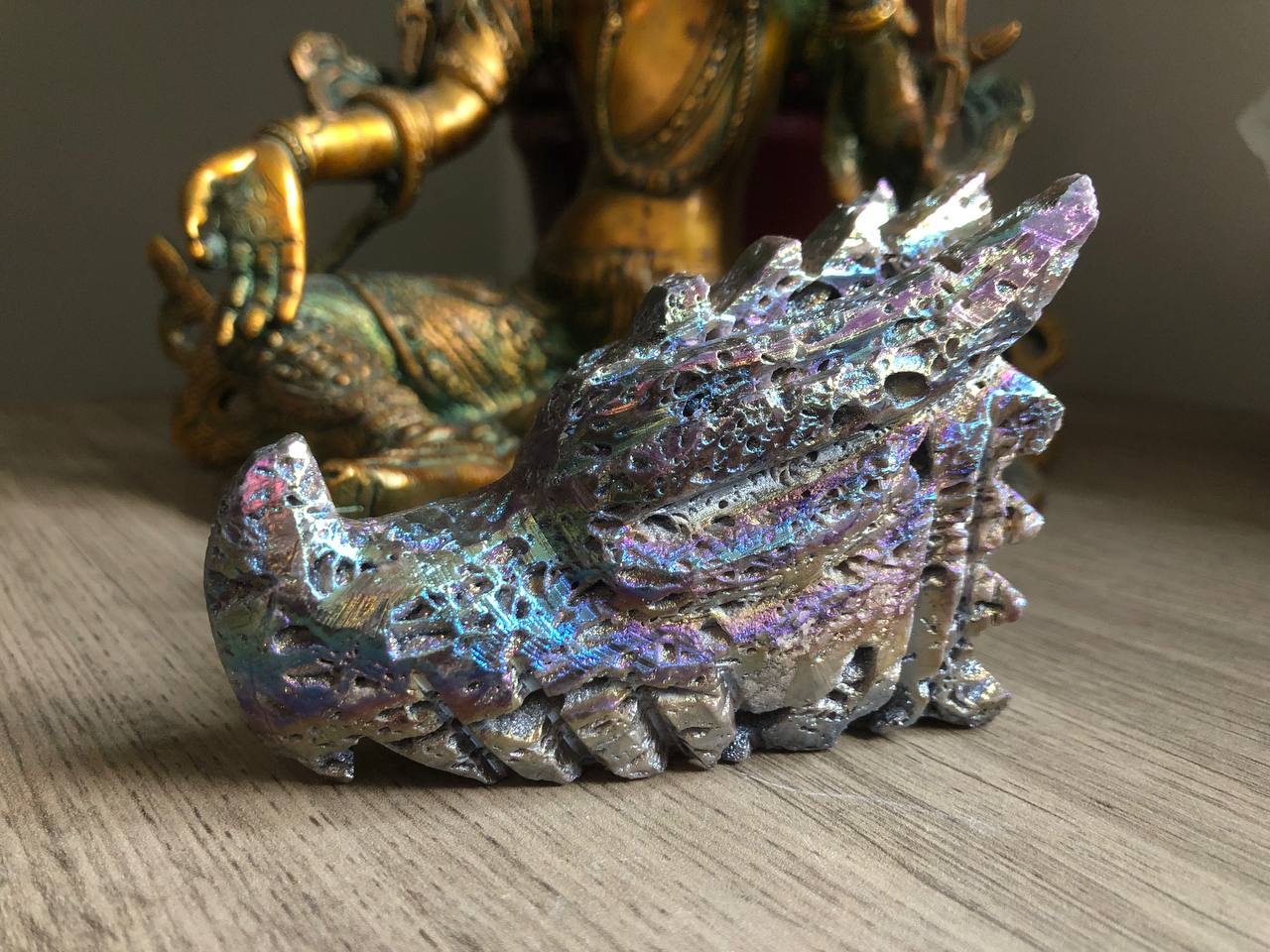 Crâne de dragon en Sphalerite aura