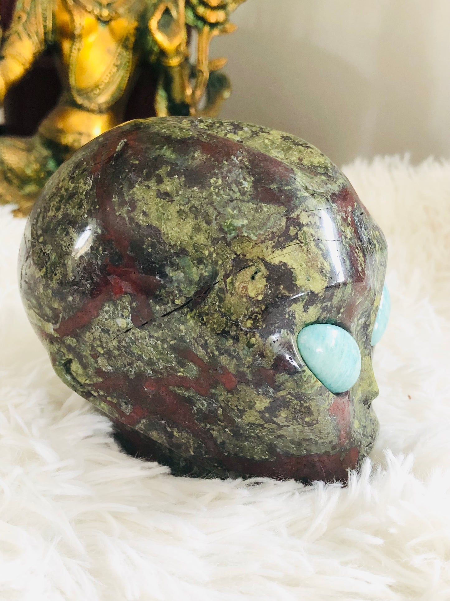 Crâne stellaire en jaspe sang de dragon et amazonite