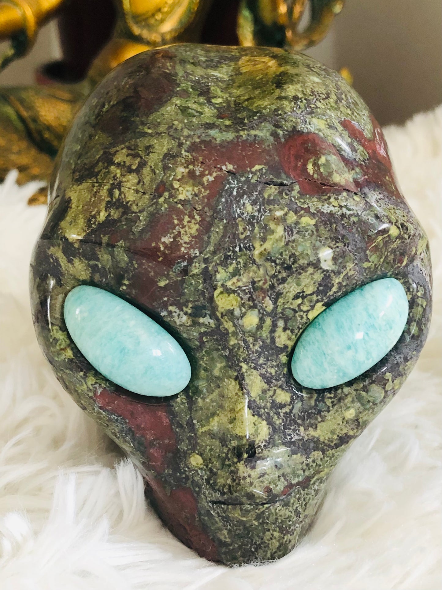 Crâne stellaire en jaspe sang de dragon et amazonite
