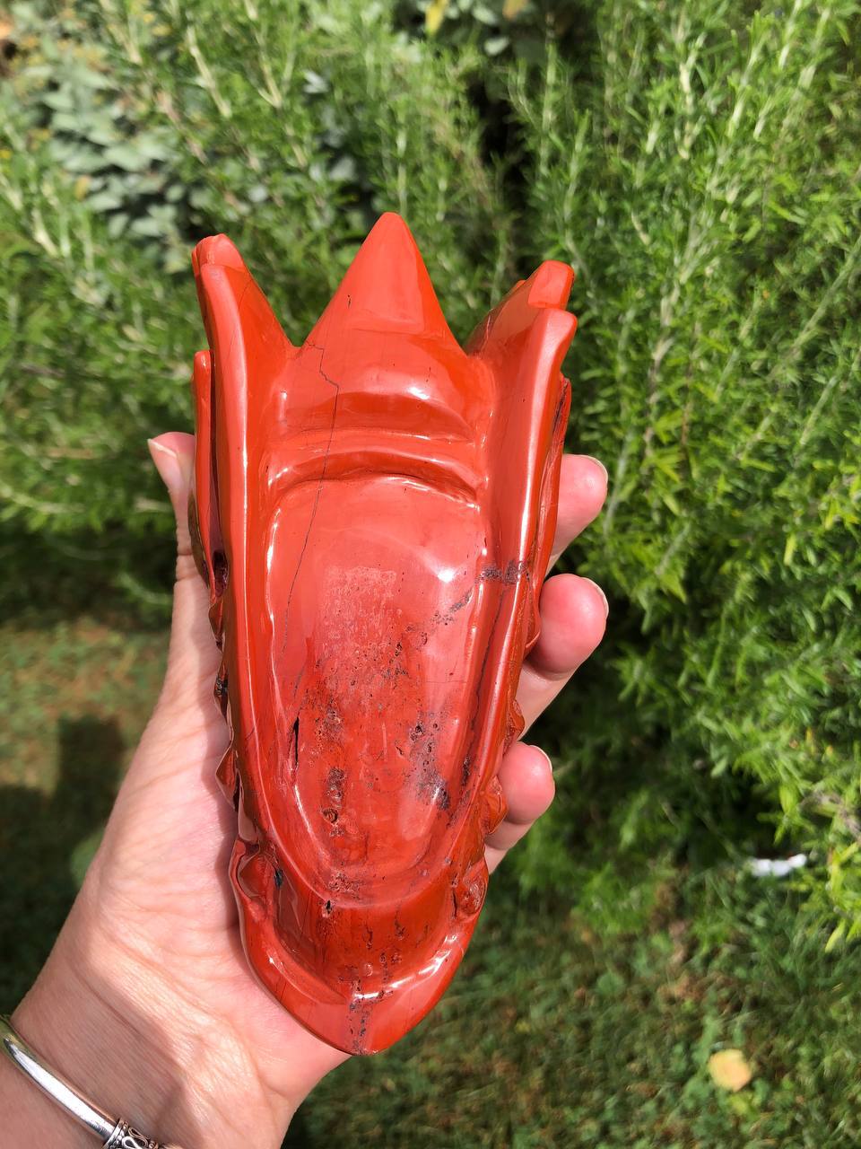 Crâne de dragon en jaspe rouge