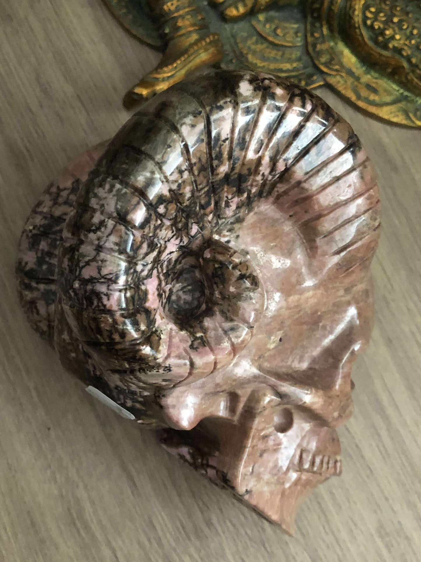 Crâne de cristal en rhodonite