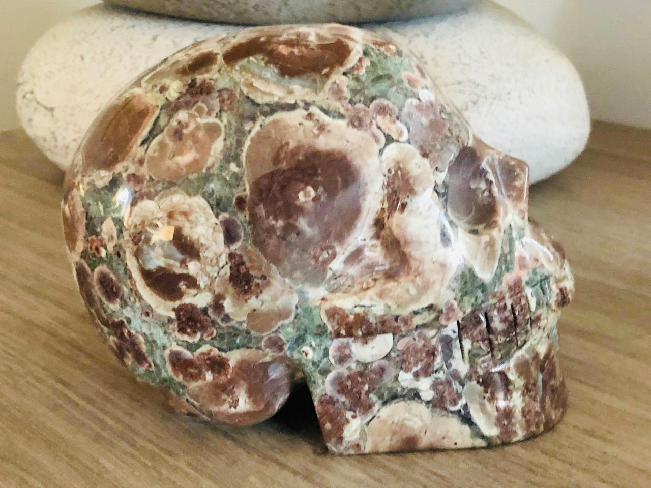 Crâne de cristal en agate fleur de cerisier verte