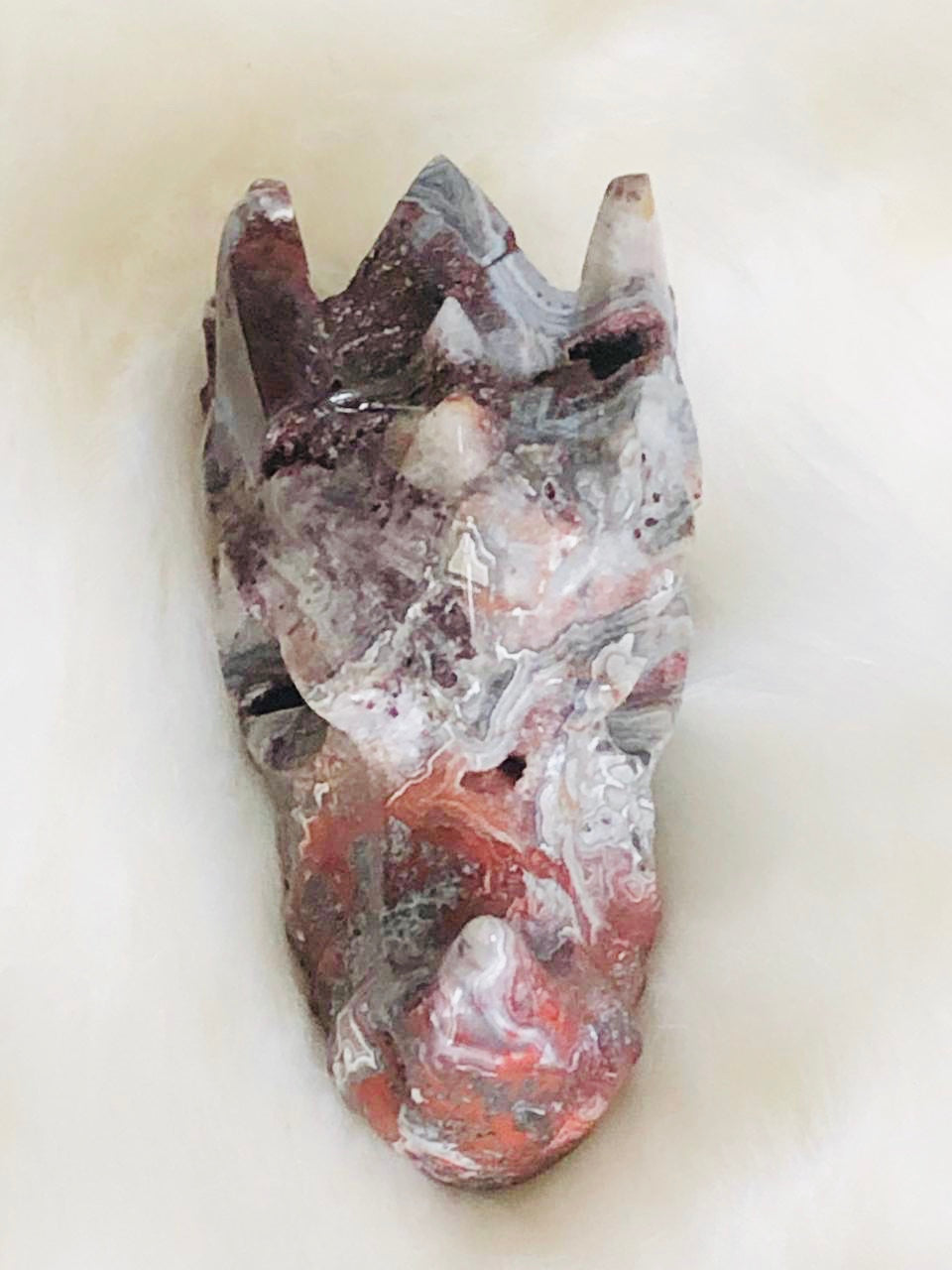 Crâne de cristal de dragon en jaspe bréchique