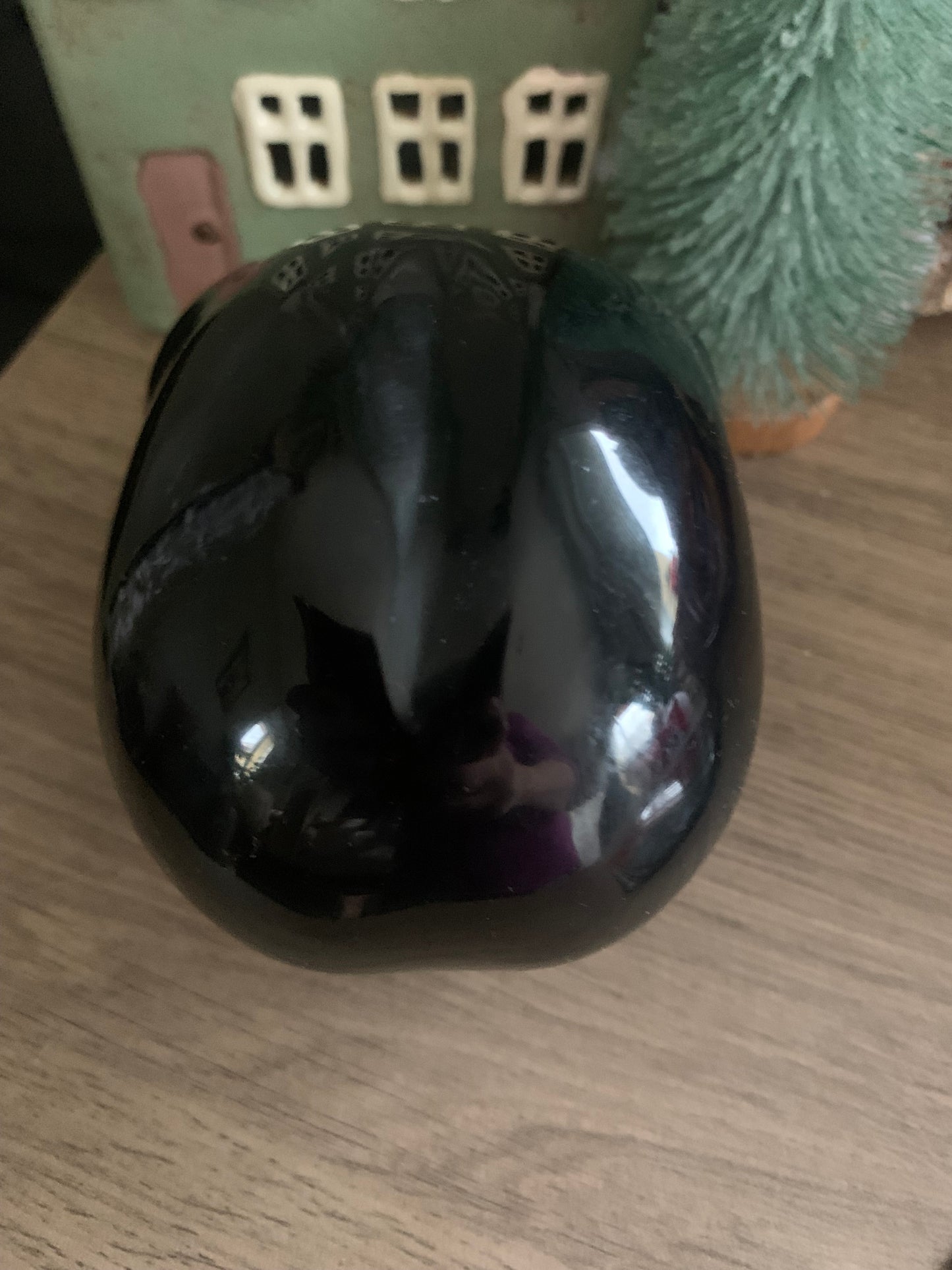 Crâne de cristal stellaire en obsidienne noire et aventurine verte