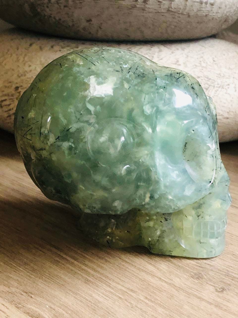 Crâne de cristal stellaire en prehnite