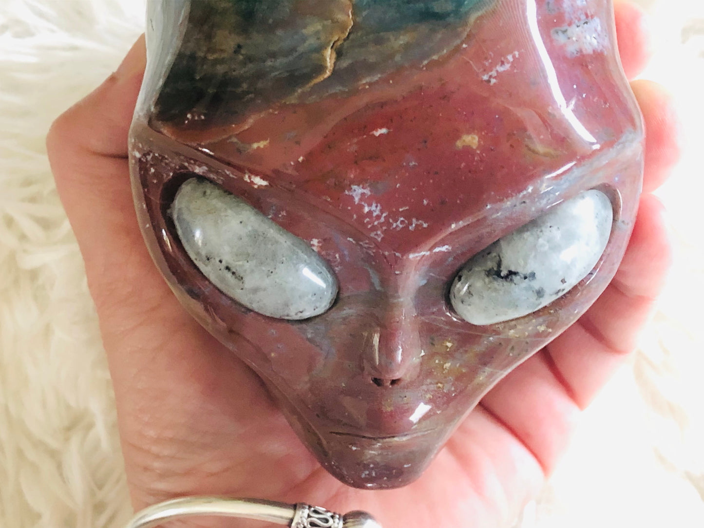 Crâne stellaire en jaspe océan et labradorite