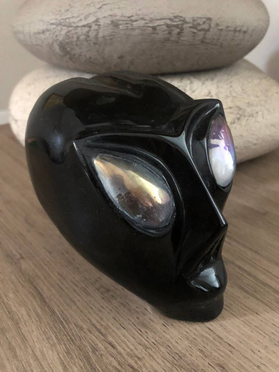 Crâne de cristal en obsidienne noire et aqua aura