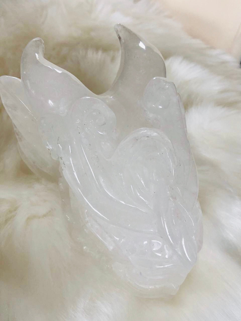 Crâne de cristal de dragon en cristal de roche