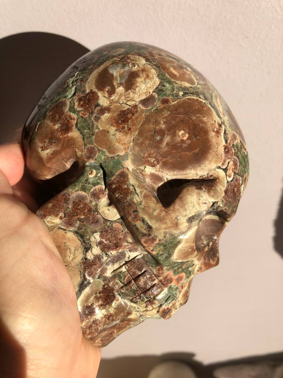 Crâne de cristal en agate fleur de cerisier verte