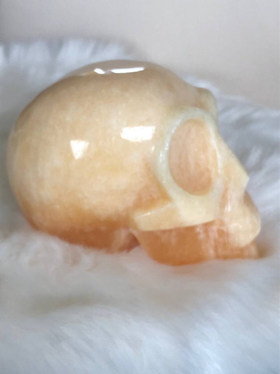 Crâne de cristal stellaire en calcite jaune