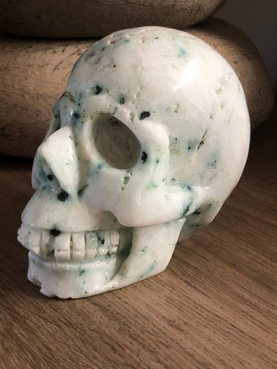 Crâne de cristal en quartz et chrysocolle