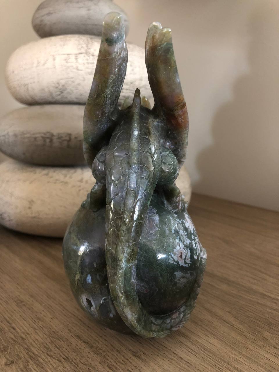 Crâne de cristal et son dragon en jaspe océan