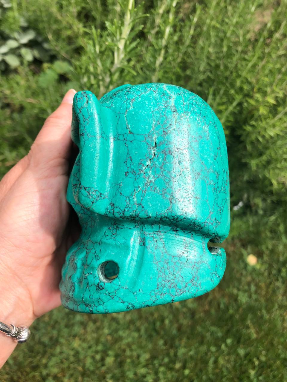 Crâne de cristal en howlite teintée