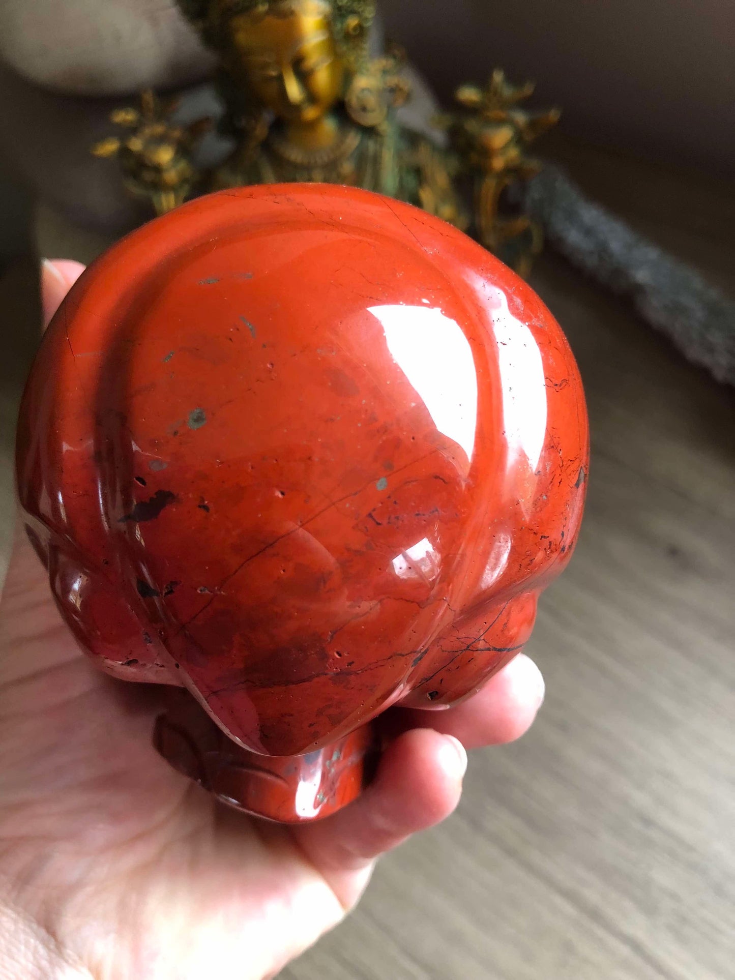 Crâne de cristal stellaire en jaspe rouge