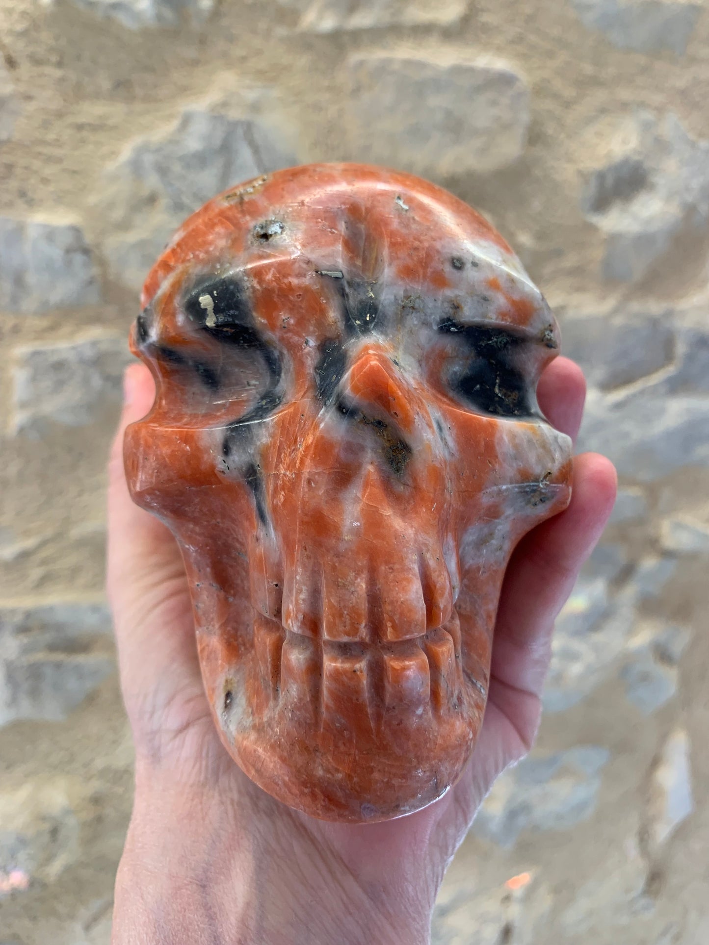 Crâne de cristal en calcite orange