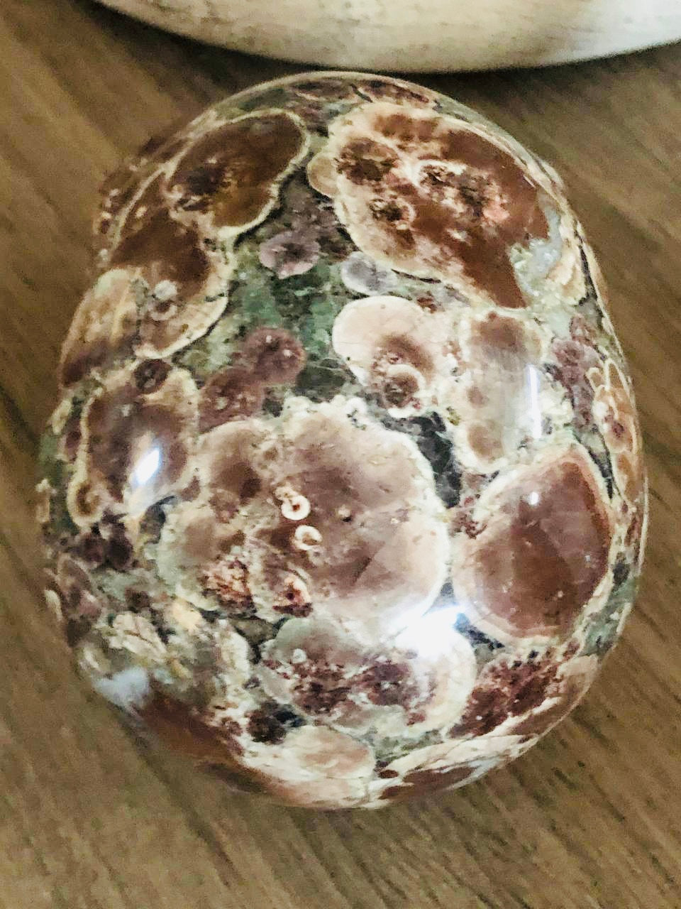Crâne de cristal en agate fleur de cerisier verte