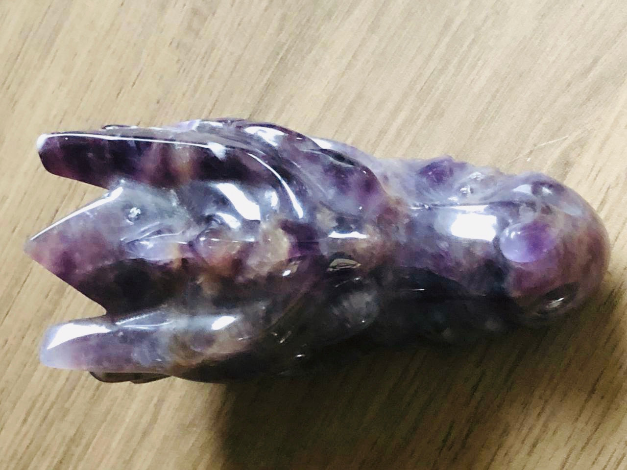 Crâne de dragon en améthyste