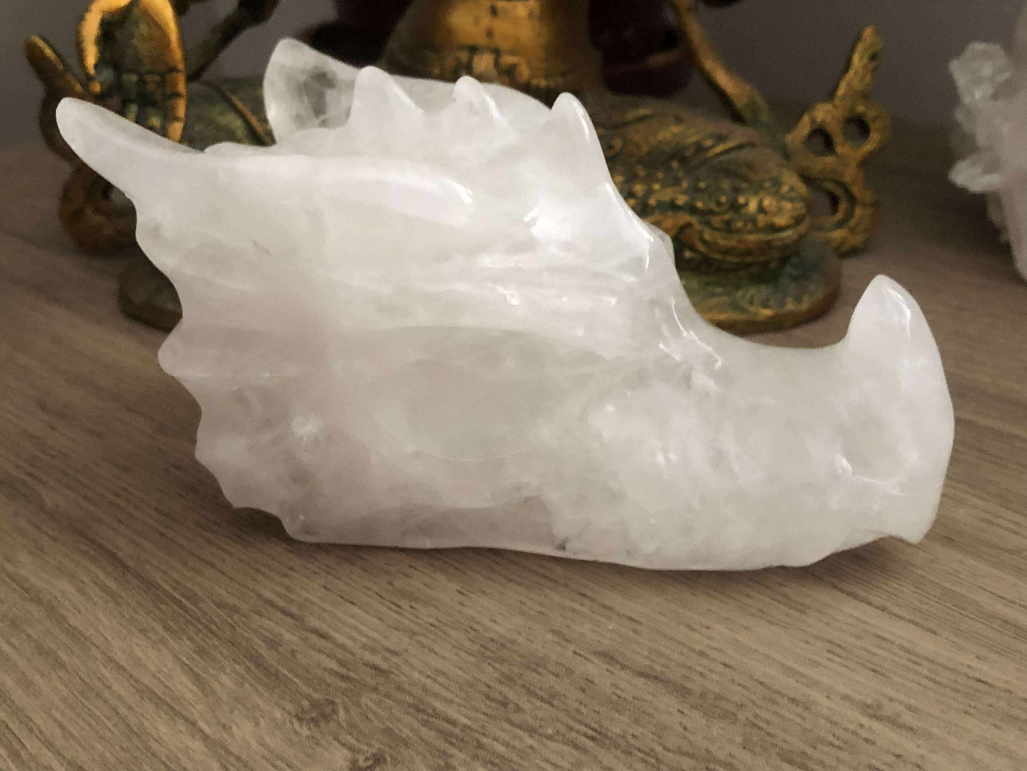 Crâne de dragon en cristal de roche
