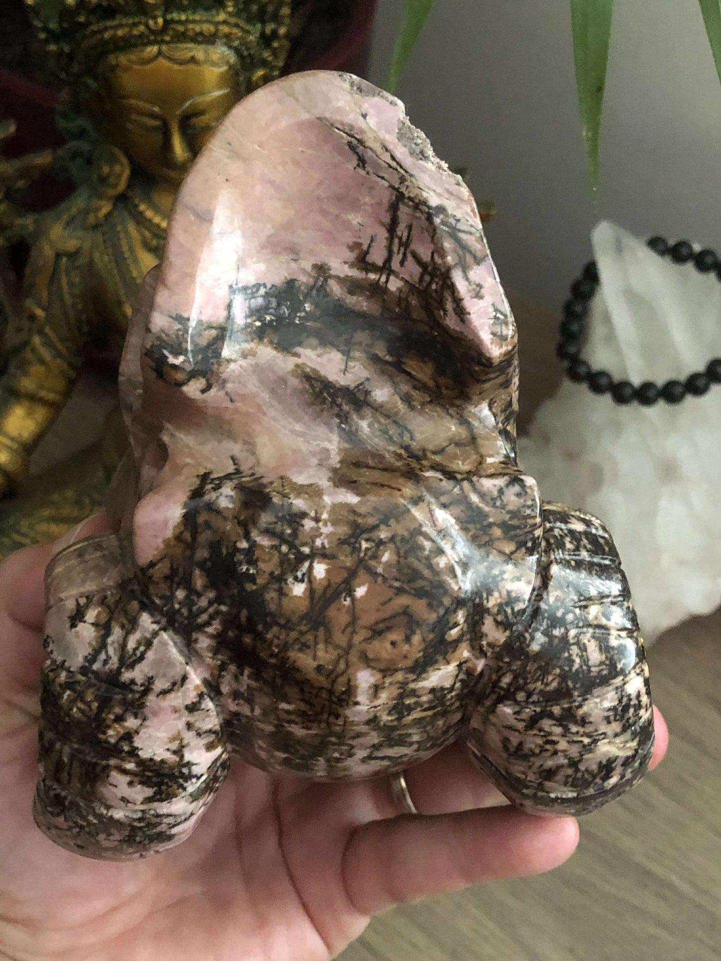Crâne de cristal en rhodonite
