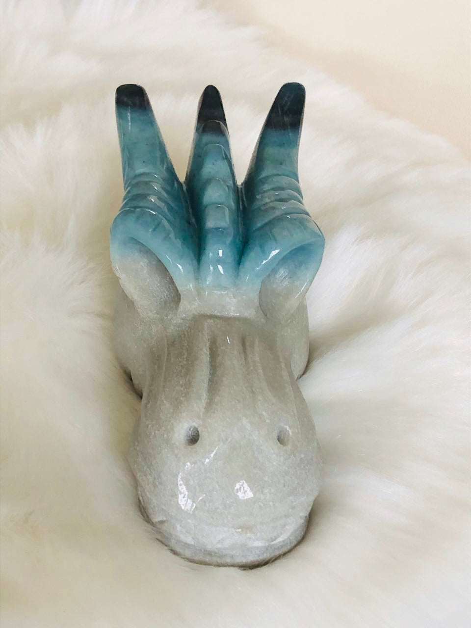 Crâne de cristal dragon en trolleite
