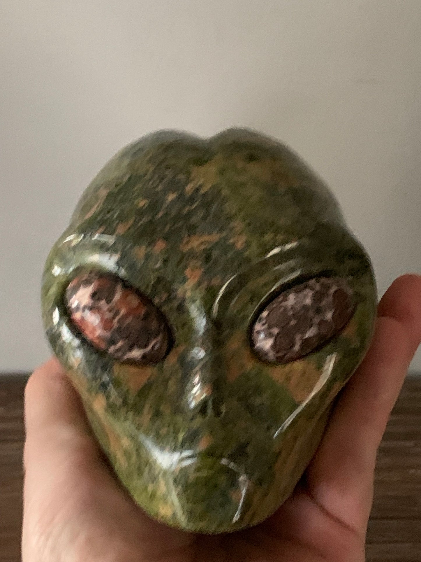 Crâne de cristal stellaire en unakite et jaspe léopard