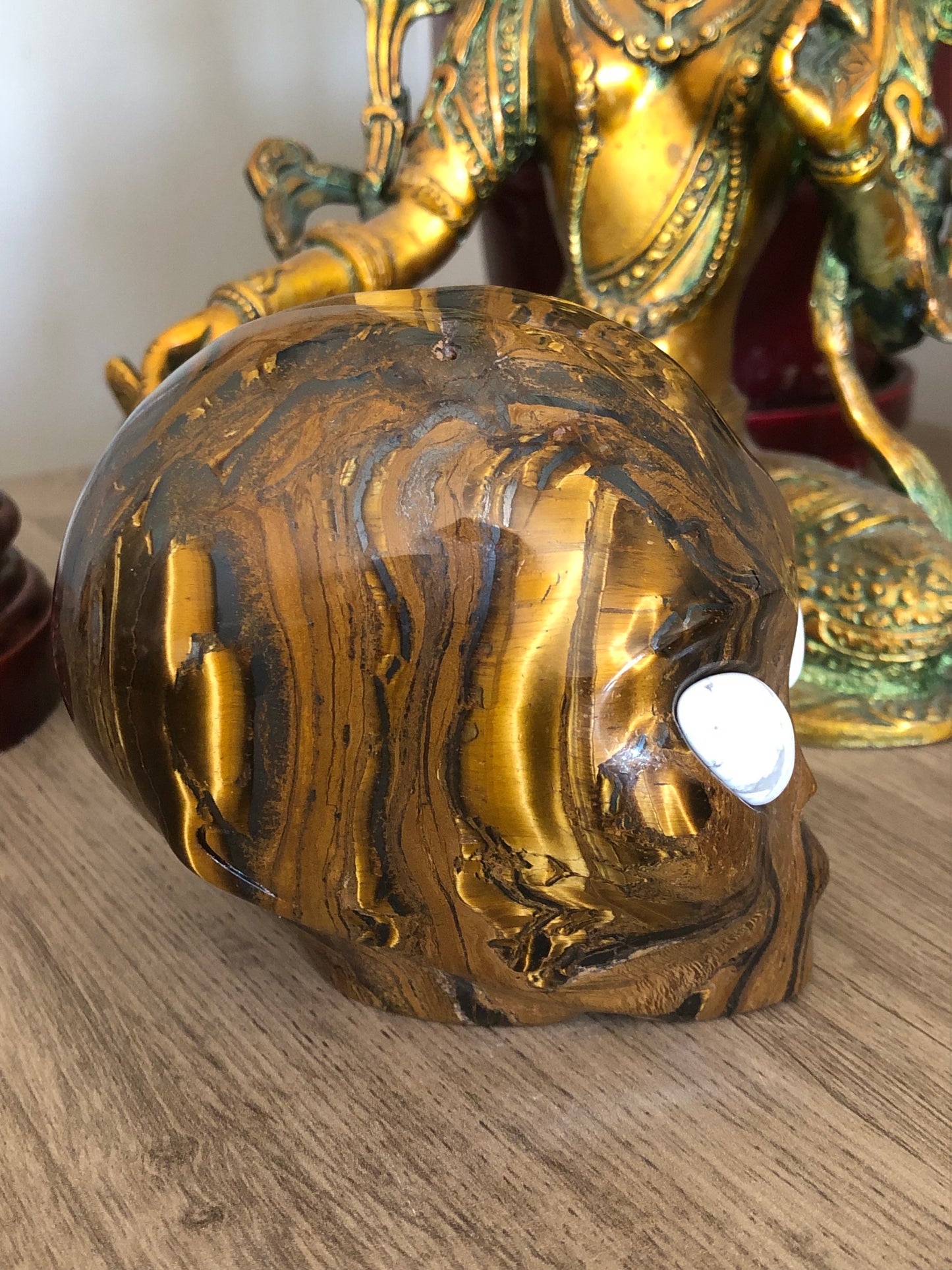 Crâne stellaire œil de fer et howlite