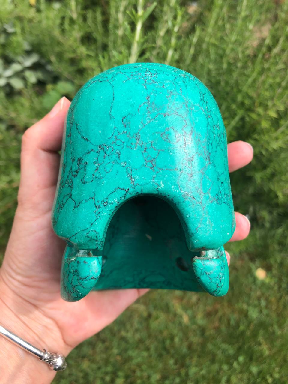 Crâne de cristal en howlite teintée