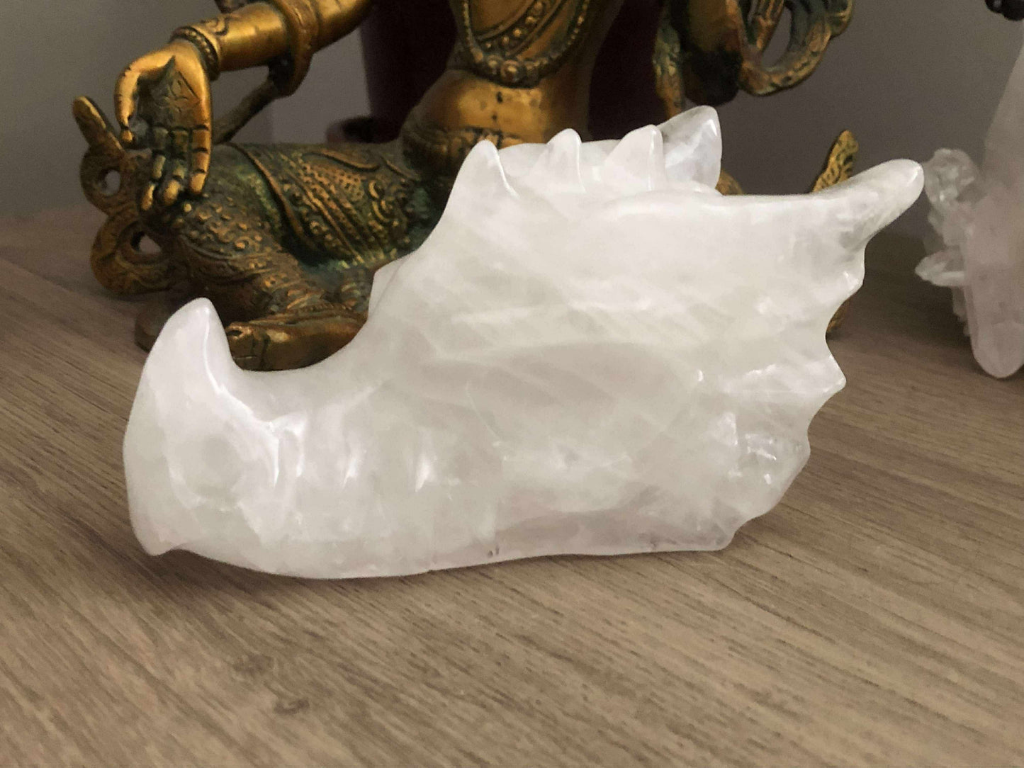 Crâne de dragon en cristal de roche