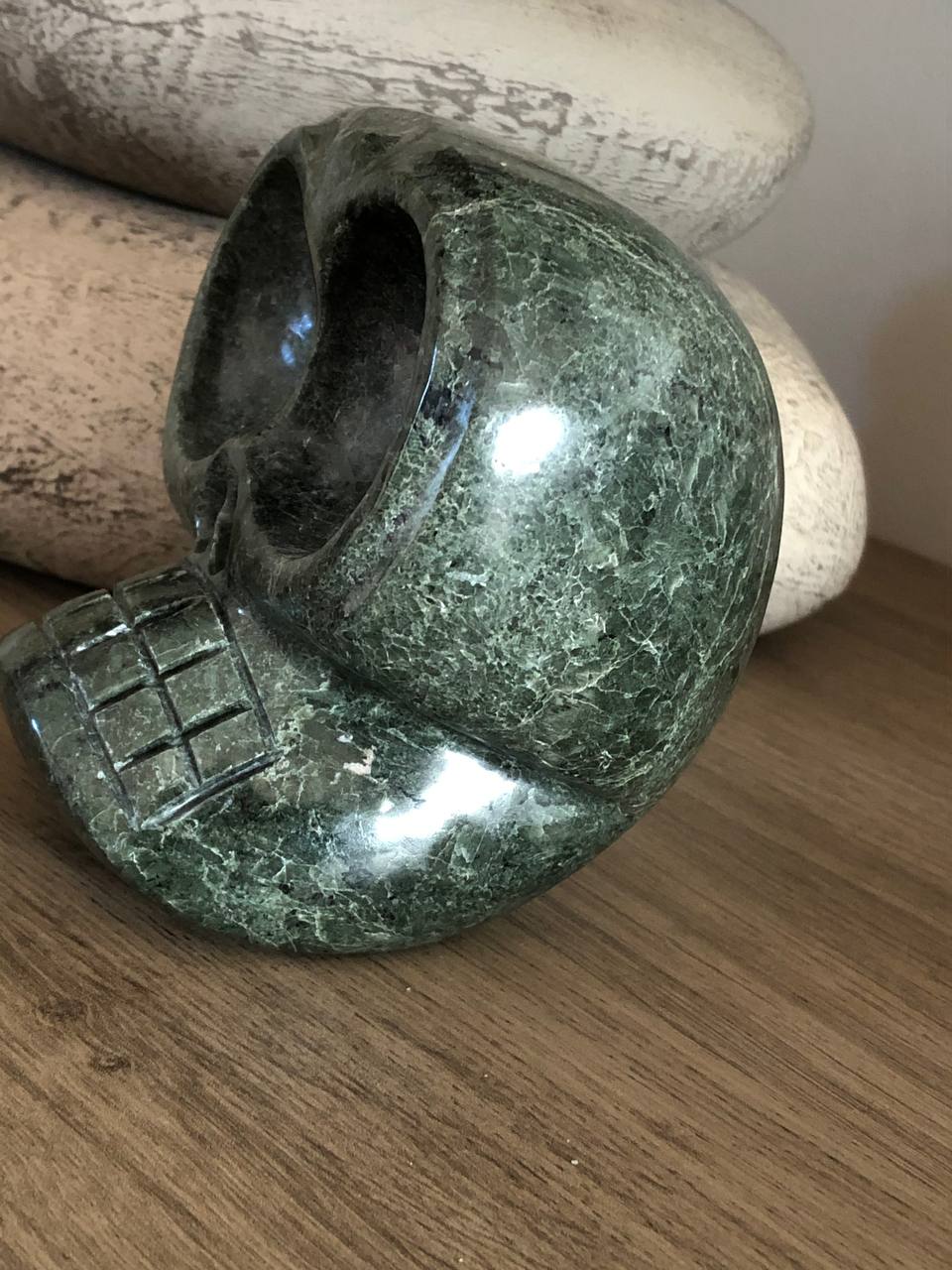 Crâne de cristal mongol en jade vert et noir