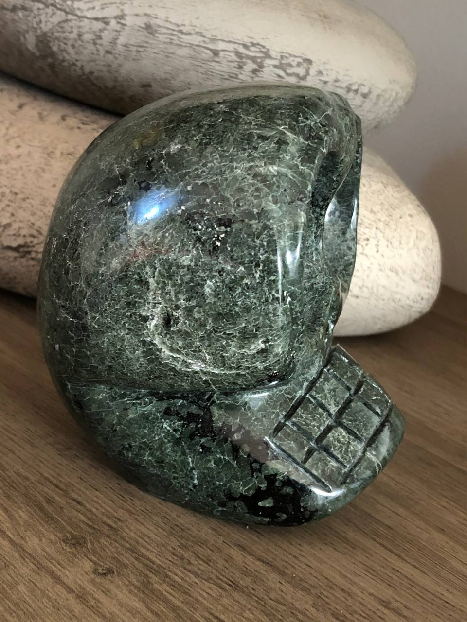 Crâne de cristal mongol en jade vert et noir
