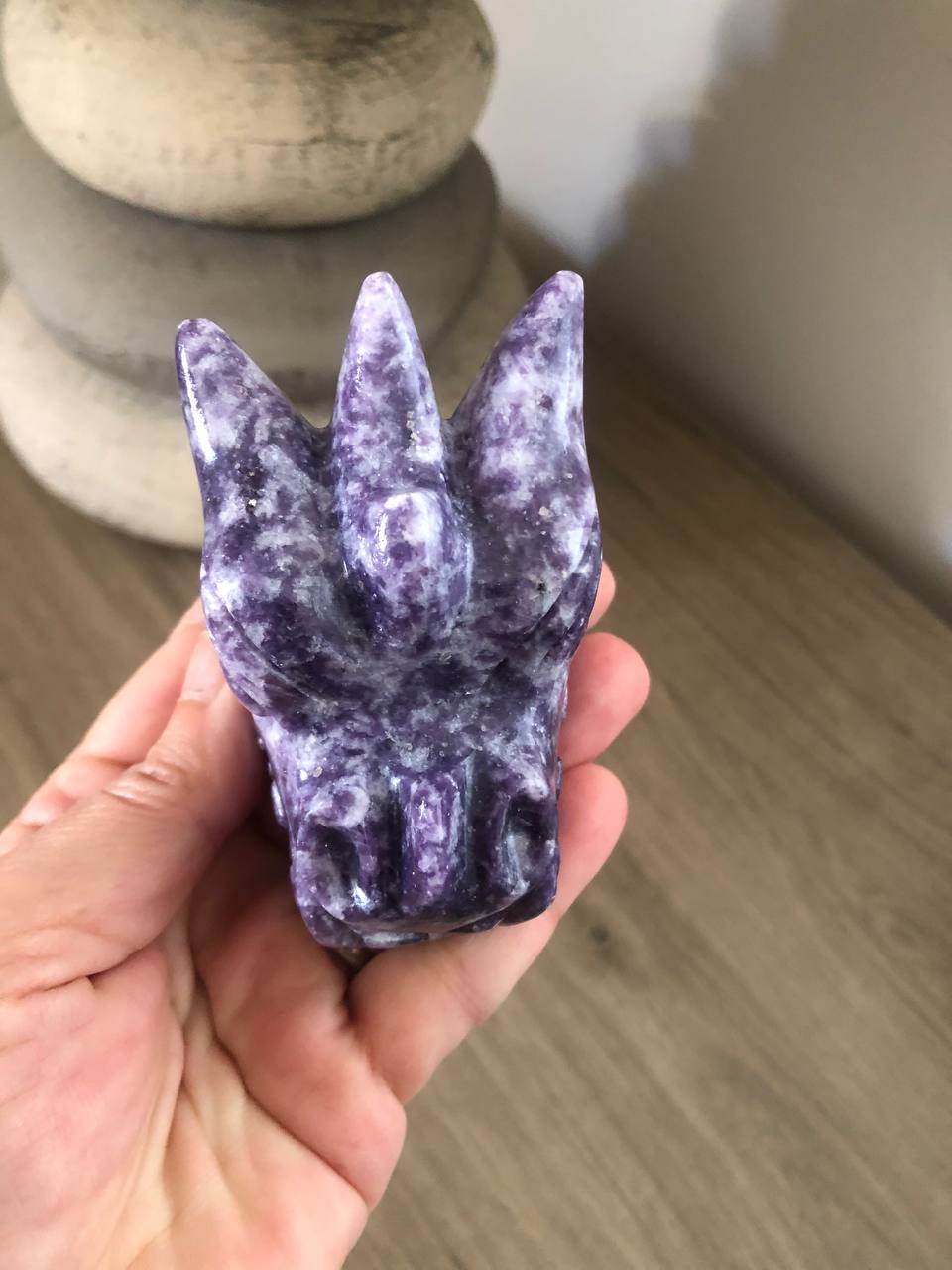 Crâne de dragon cristal en leipidolite