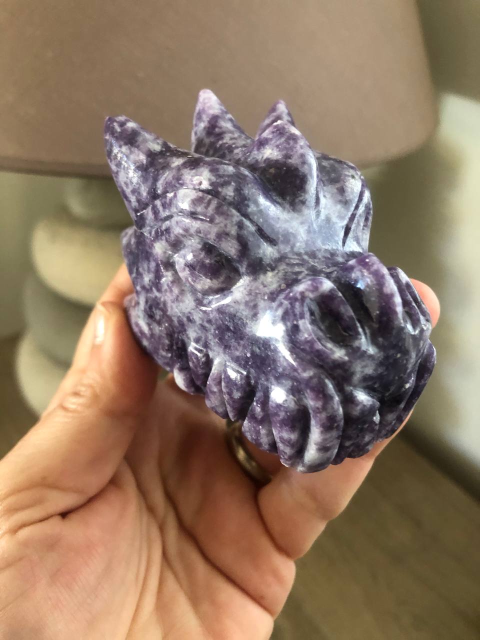 Crâne de dragon cristal en leipidolite