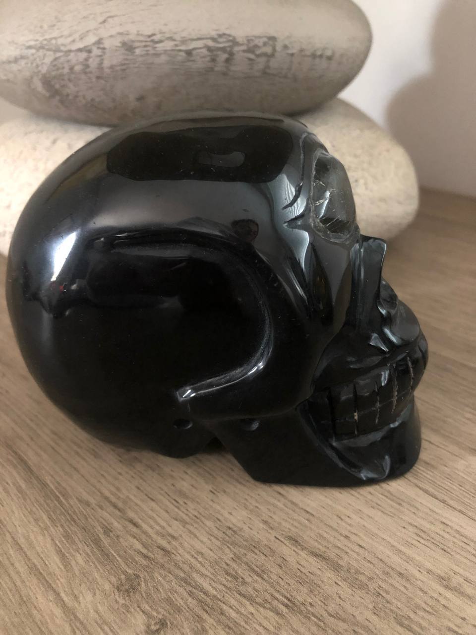 Crâne de cristal en obsidienne noire