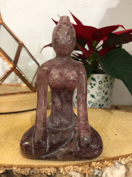 Statuette déesse en quartz fraise