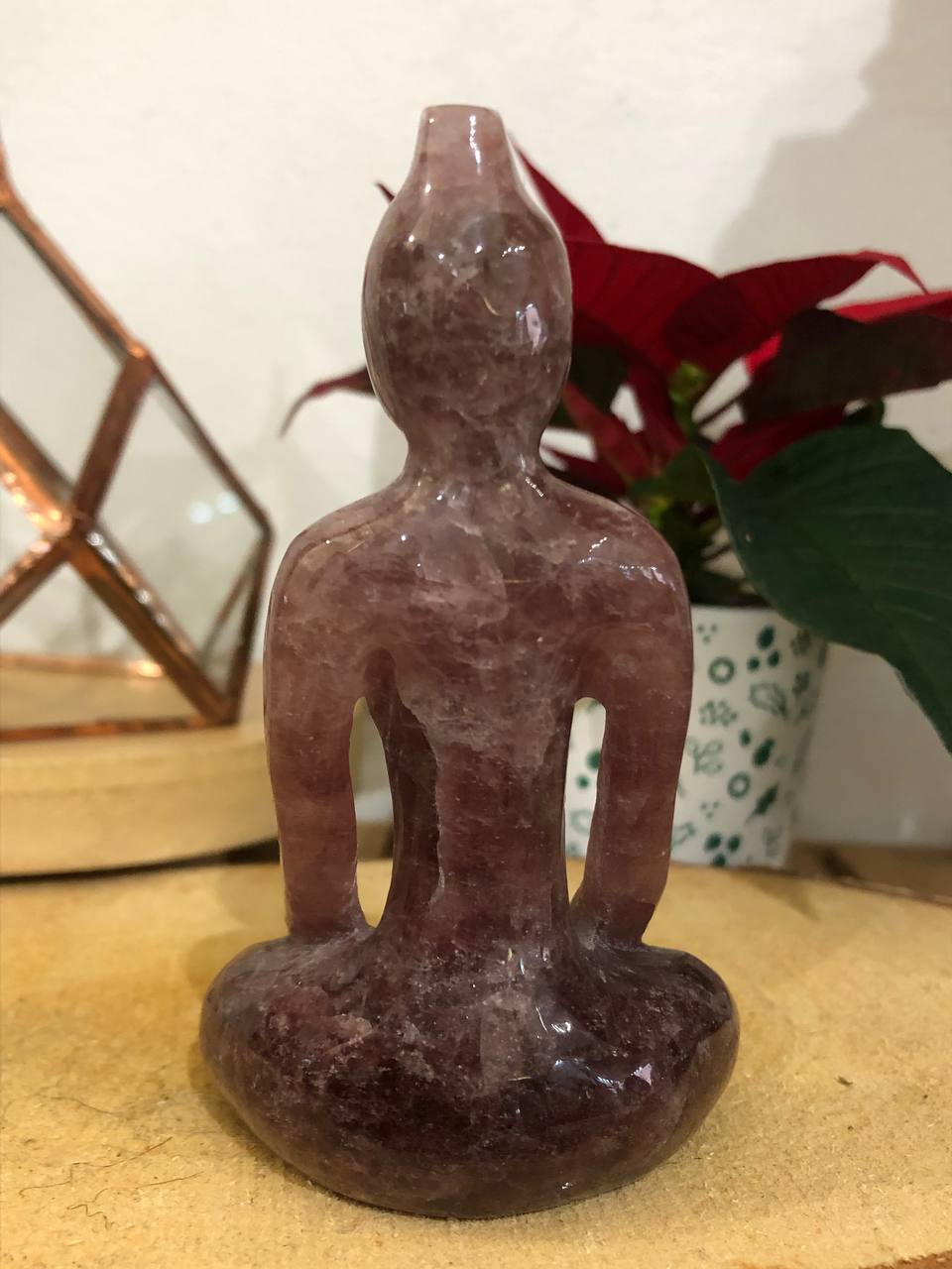 Statuette déesse en quartz fraise