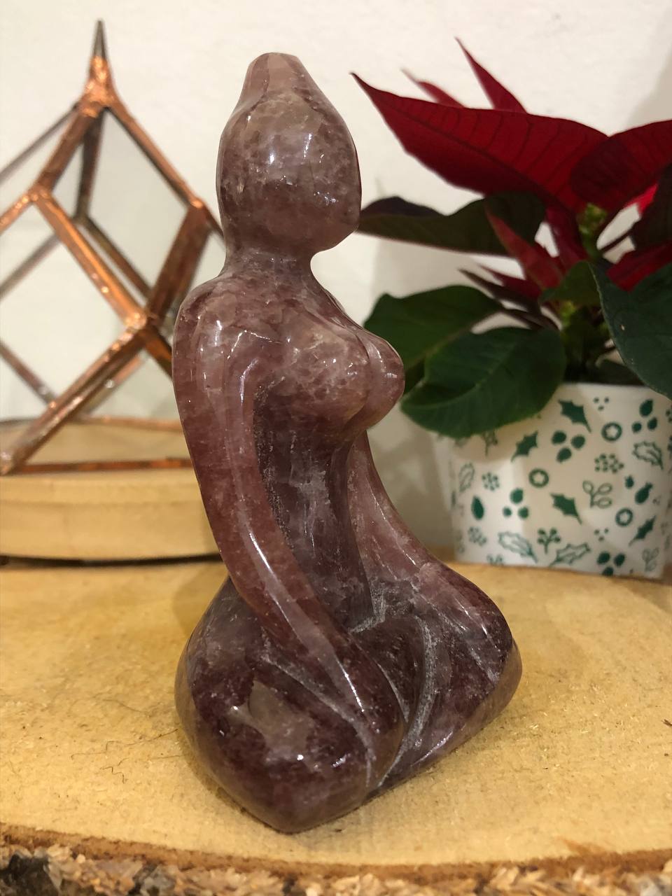 Statuette déesse en quartz fraise